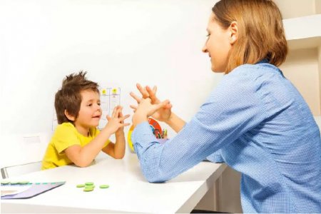 Otizmli �ocuklarda Erken Belirleme ve Terapi Y�ntemleri
